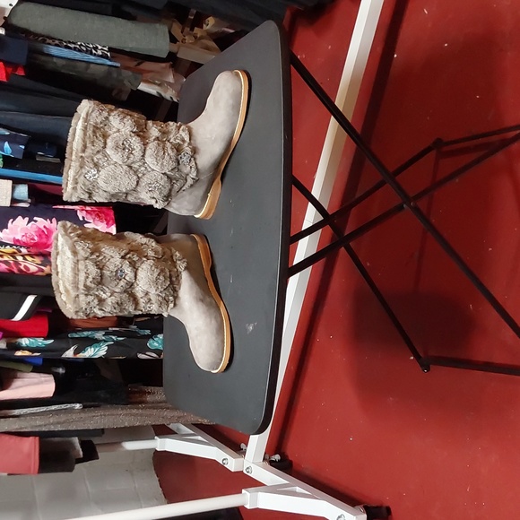 Boots - Picture 2 of 3